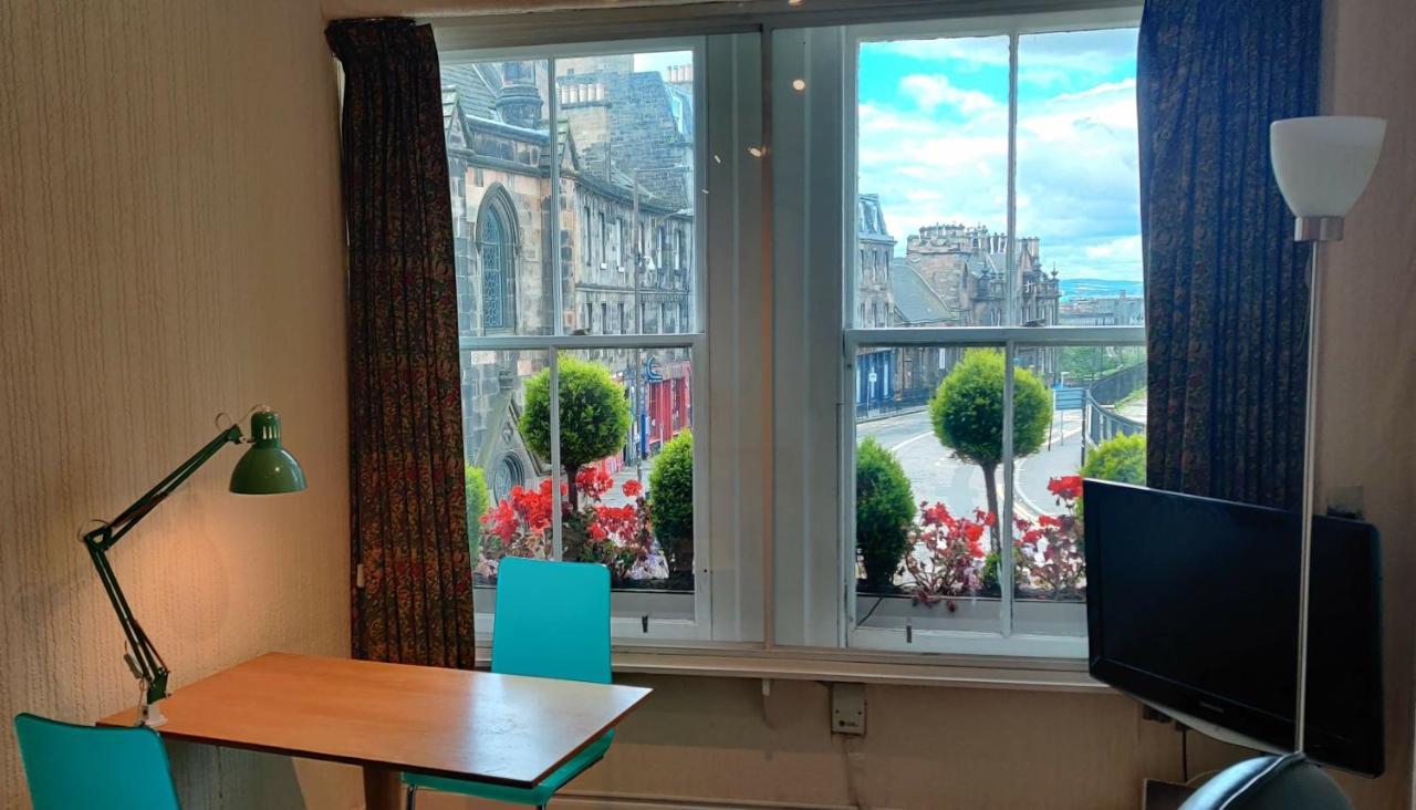 Royal Mile Apartment, 1 Minute From The Castle. เอดินบะระ ภายนอก รูปภาพ