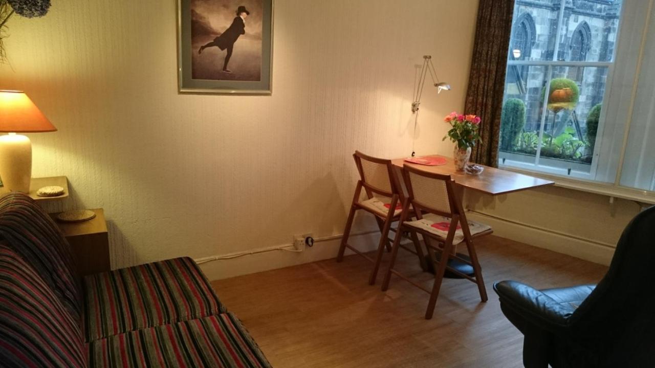 Royal Mile Apartment, 1 Minute From The Castle. เอดินบะระ ภายนอก รูปภาพ