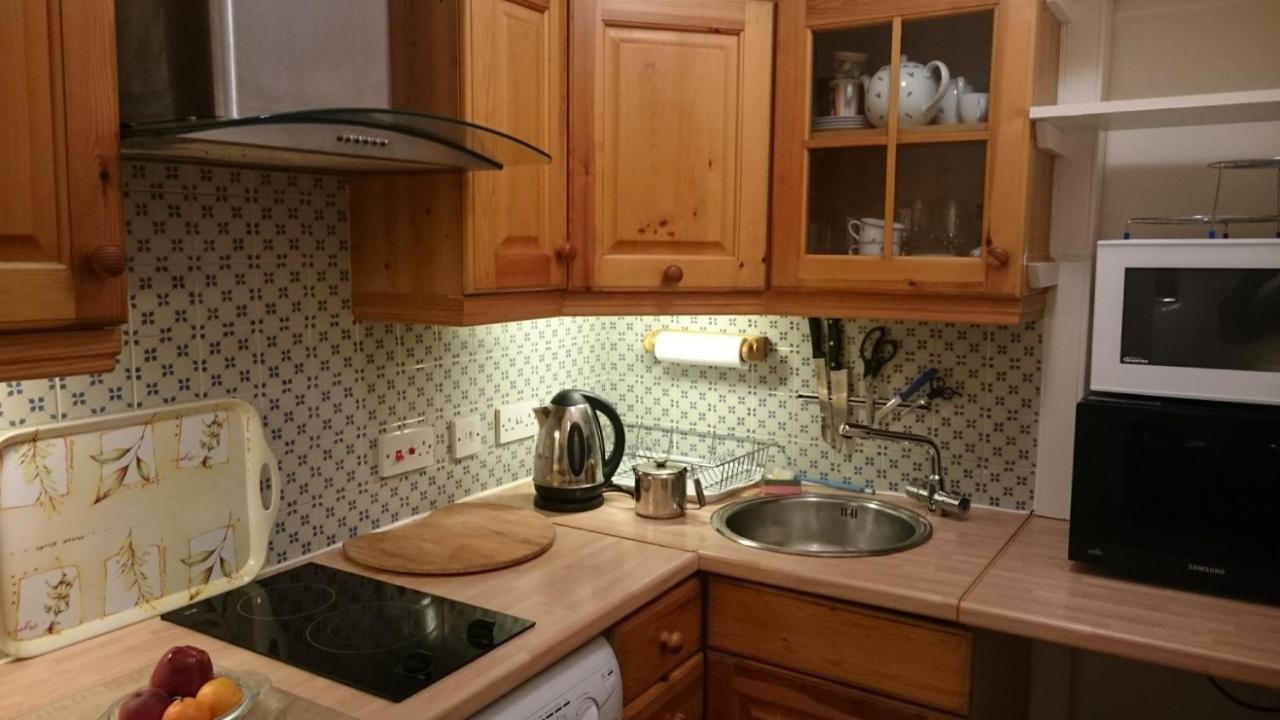 Royal Mile Apartment, 1 Minute From The Castle. เอดินบะระ ภายนอก รูปภาพ