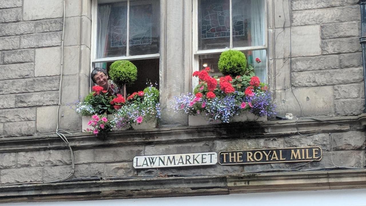 Royal Mile Apartment, 1 Minute From The Castle. เอดินบะระ ภายนอก รูปภาพ